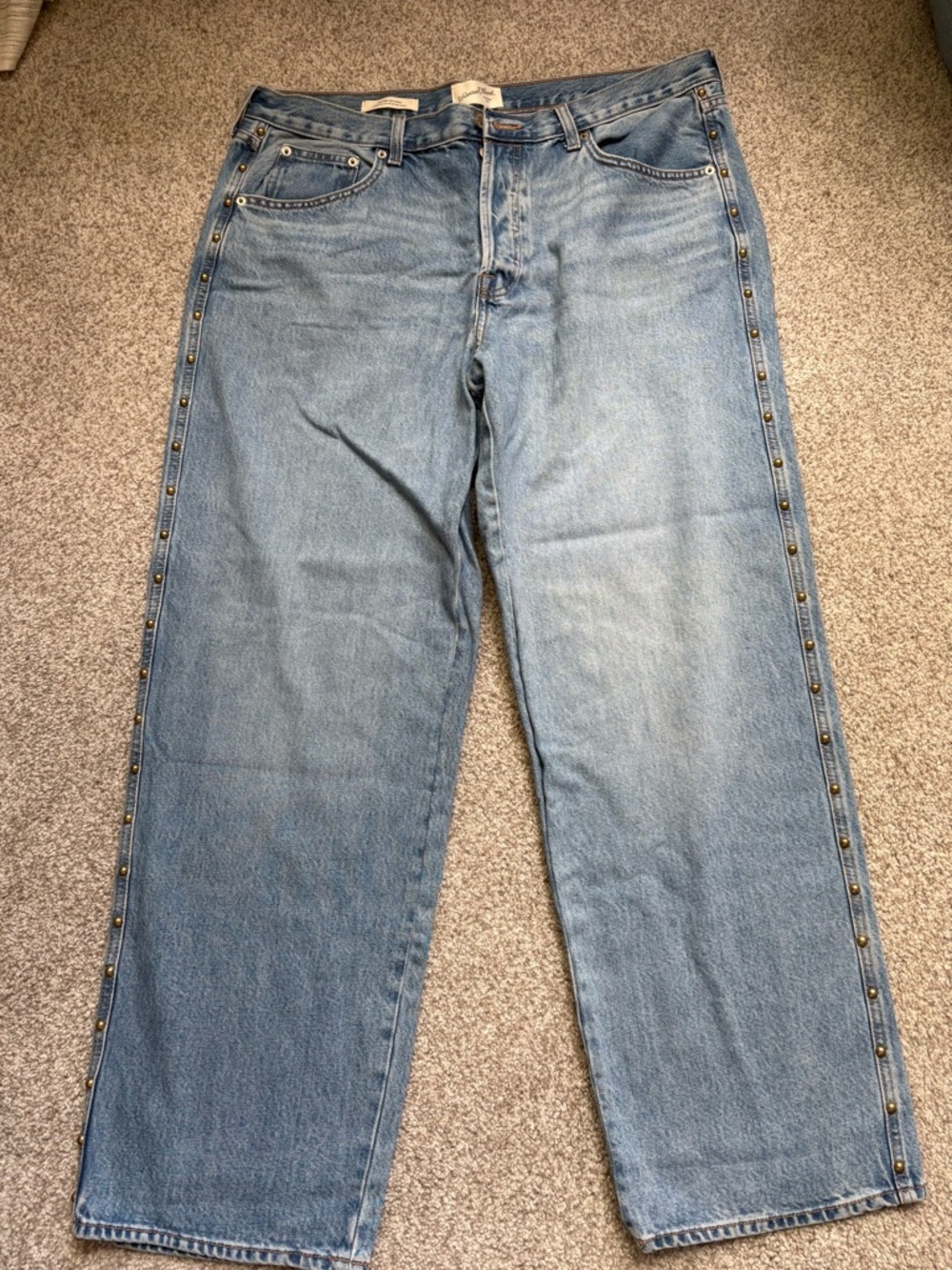 Universal Thread Light Blue Studded Straight-Leg Jeans